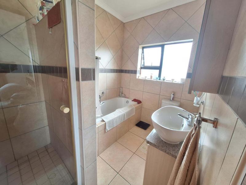 6 Bedroom Property for Sale in Seemeeu Park Western Cape